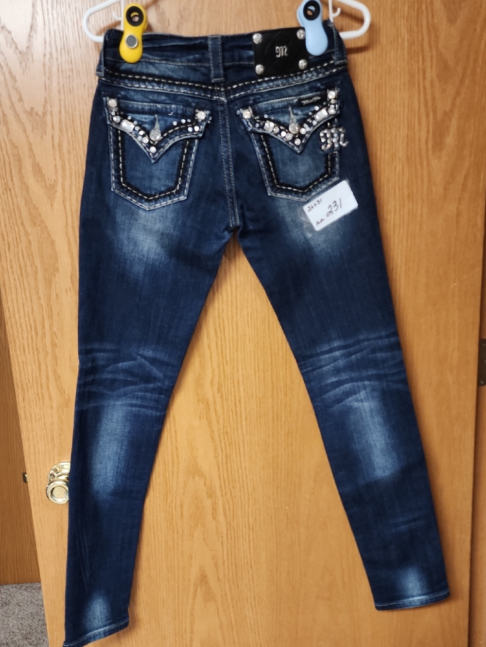Miss Me Skinny Jeans with Jeweled Back Pockets womens 26x31 number 231